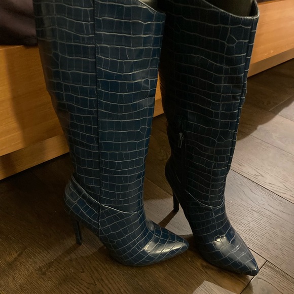 New, blue boots. Crocodile style - Picture 2 of 3